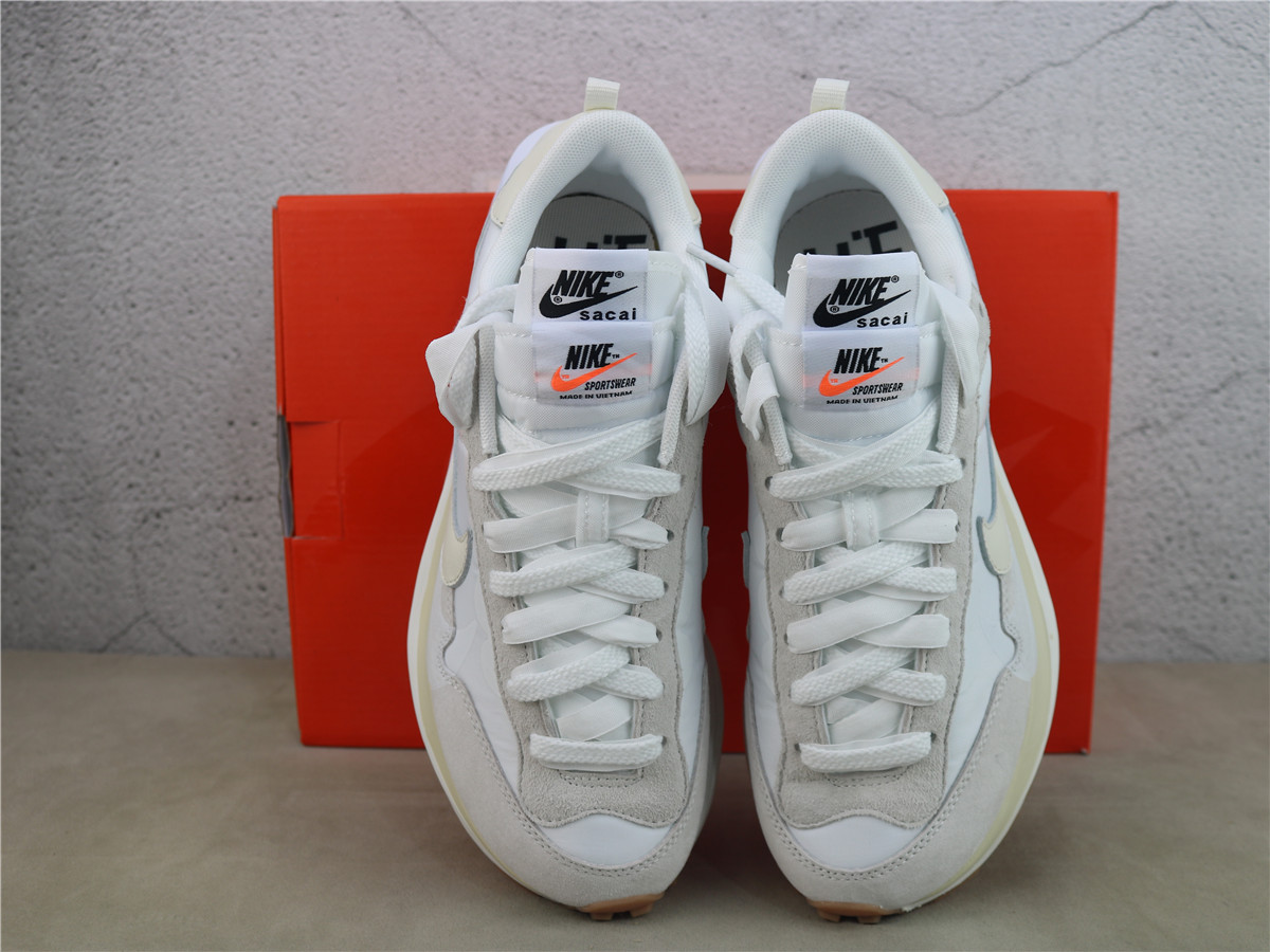 Sacai X Nike Vaporwaffle Sail Gum DD1875-100